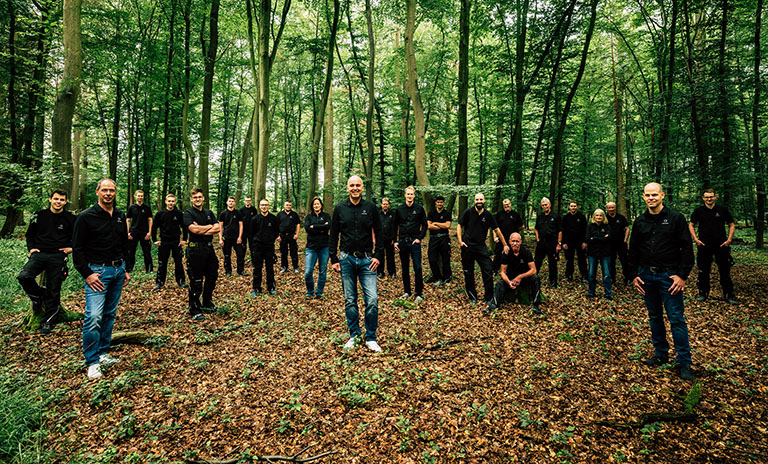 Gruppenbild Team Grimm im Wald